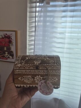 Hand-Painted Wooden Jewelry Treasure Chest - White on Brown